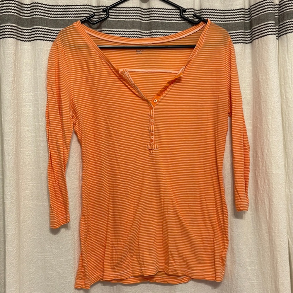 Gap shirt